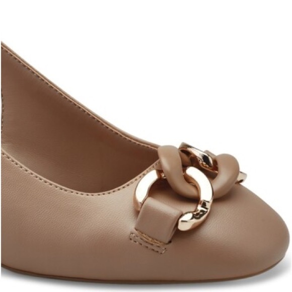 GIANI BERNINI • Nude Memory Foam Chain Decor Block Slingback Pump Heels - Picture 5 of 6